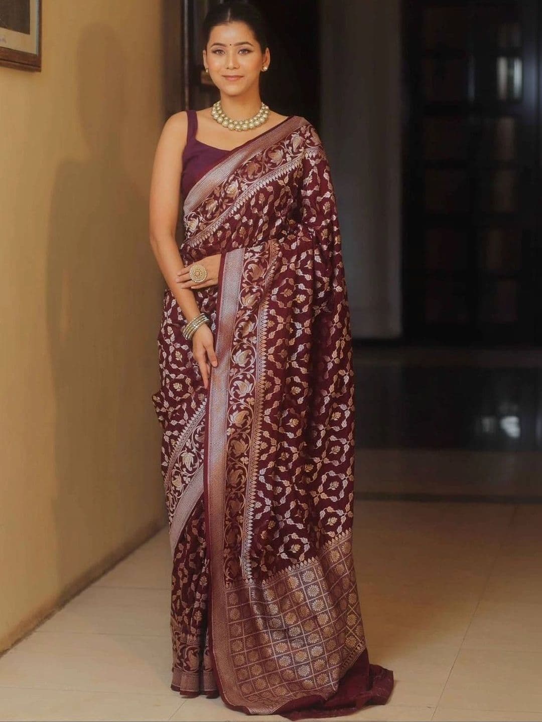 MARUTI VASTRAM Woven Design Zari Art Silk Banarasi Saree - view 1