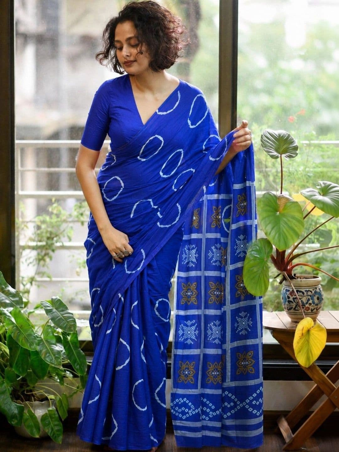 Lovwear Bandhani Pure Cotton Handloom Ikat Saree - view 1