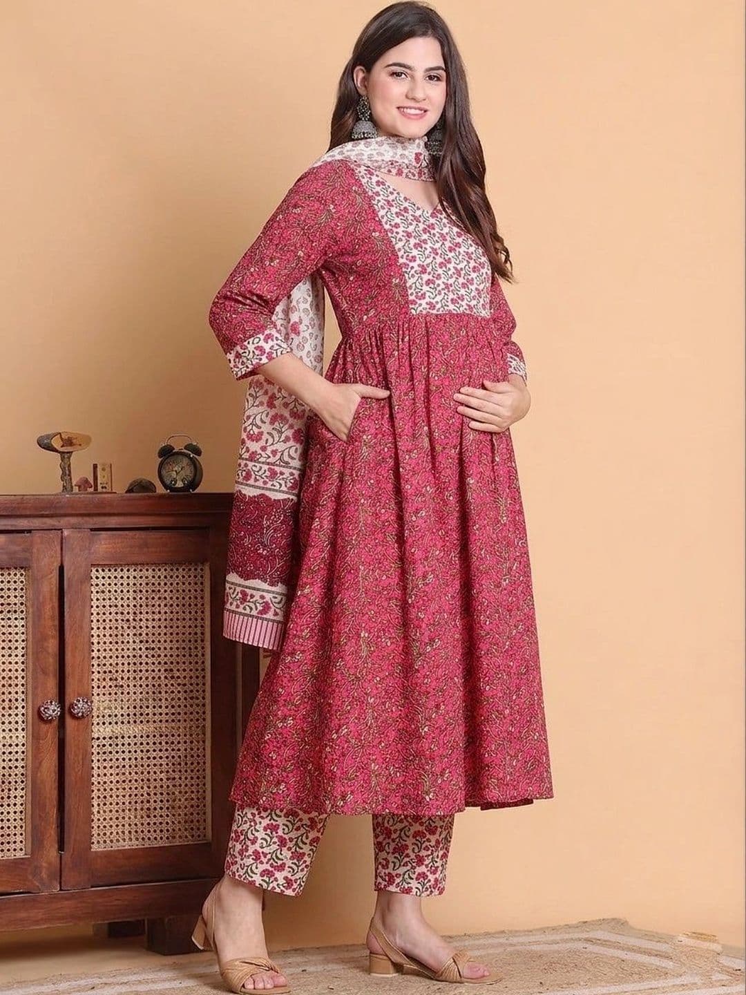 Assume Fab Women Floral Printed Empire Kurta with Trousers & With Dupatta - view 1