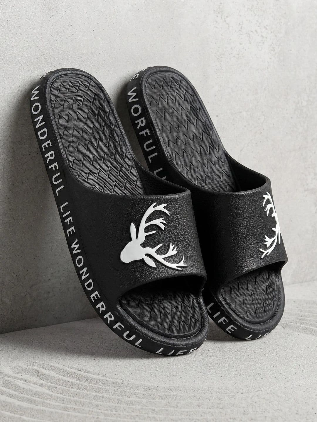 DECONDS Men Printed Sliders - view 1