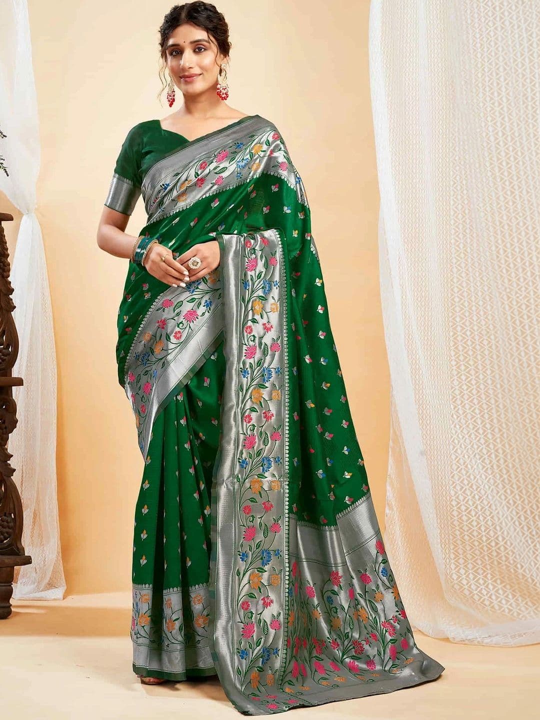 wearsquad Woven Design Zari Art Silk Banarasi Saree - view 1