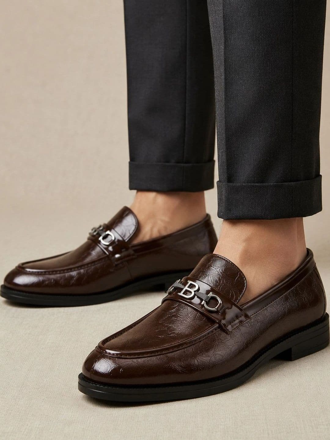 INKLENZO Men Textured Round Toe Formal Loafers - view 1