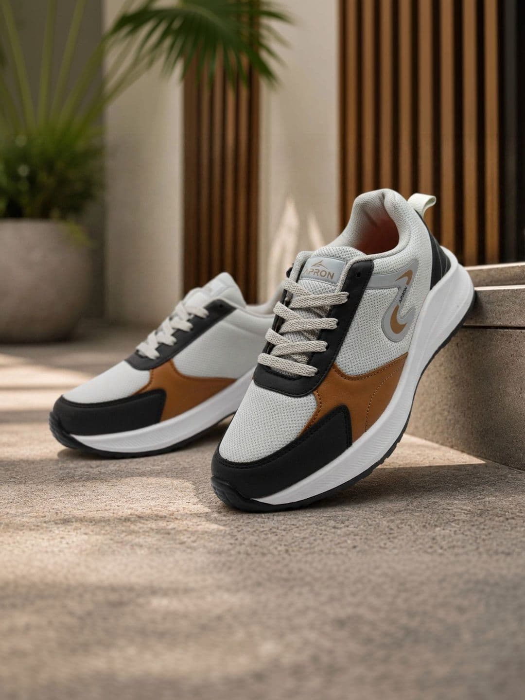APRON Men Running Shoes - view 1