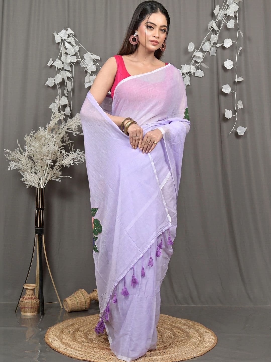 DipDiya Women Floral Sequinned Pure Cotton Handloom Taant Saree - view 1