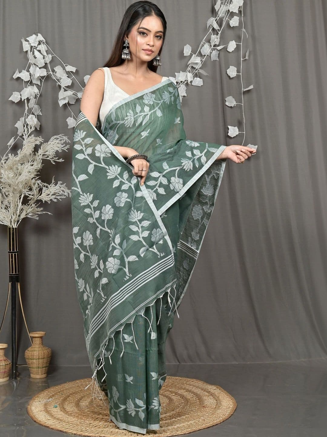 DipDiya Floral Sequinned Handloom Taant Saree - view 1