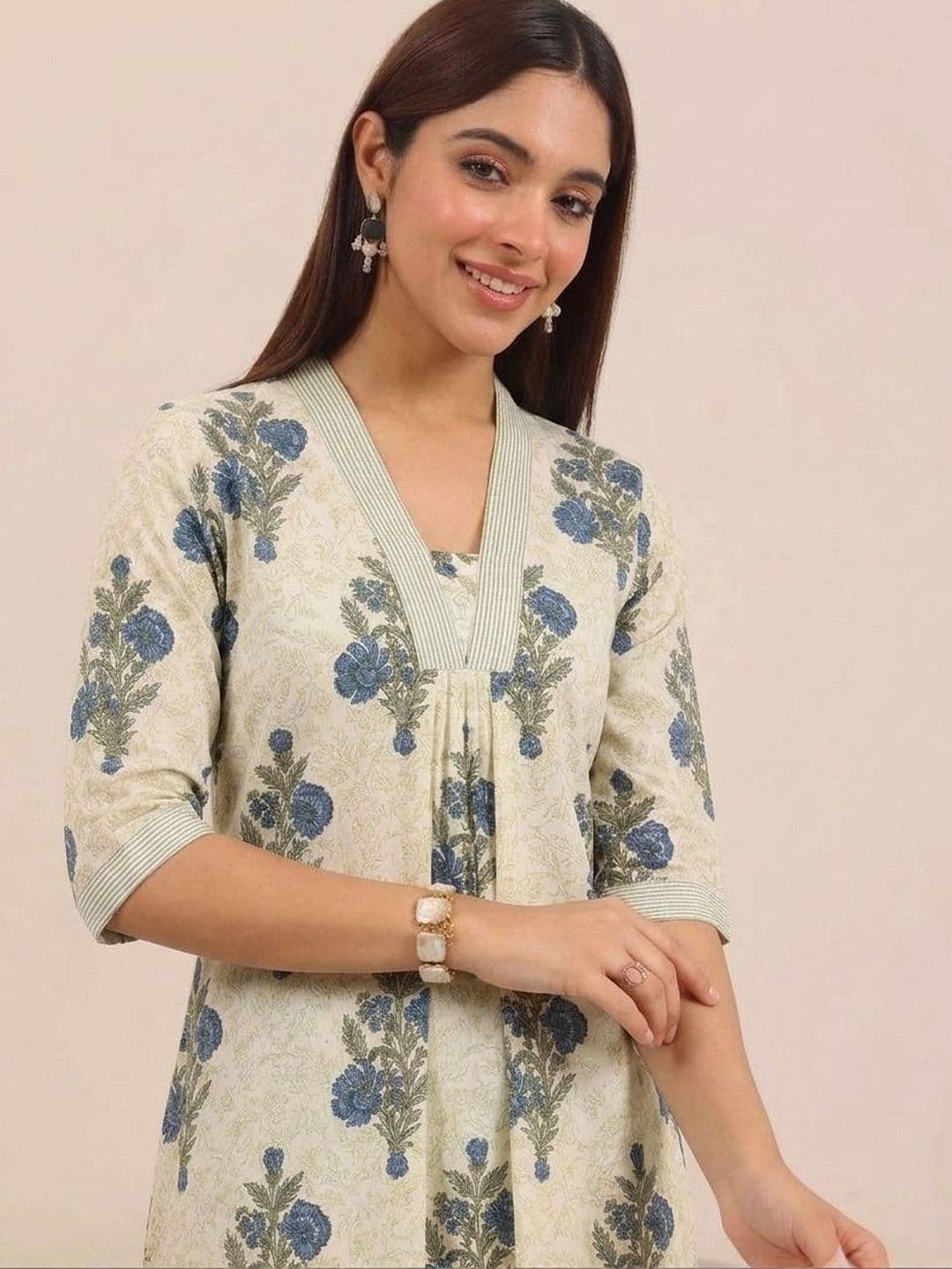 PURSHOTTAM WALA Women Floral Printed Indie Florals Kurta - view 1