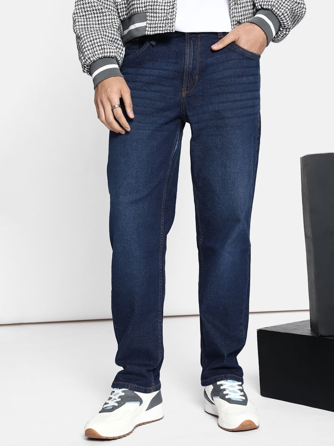 Roadster Men Straight Fit Mid-Rise Low Distress Light Fade Stretchable Jeans - view 1