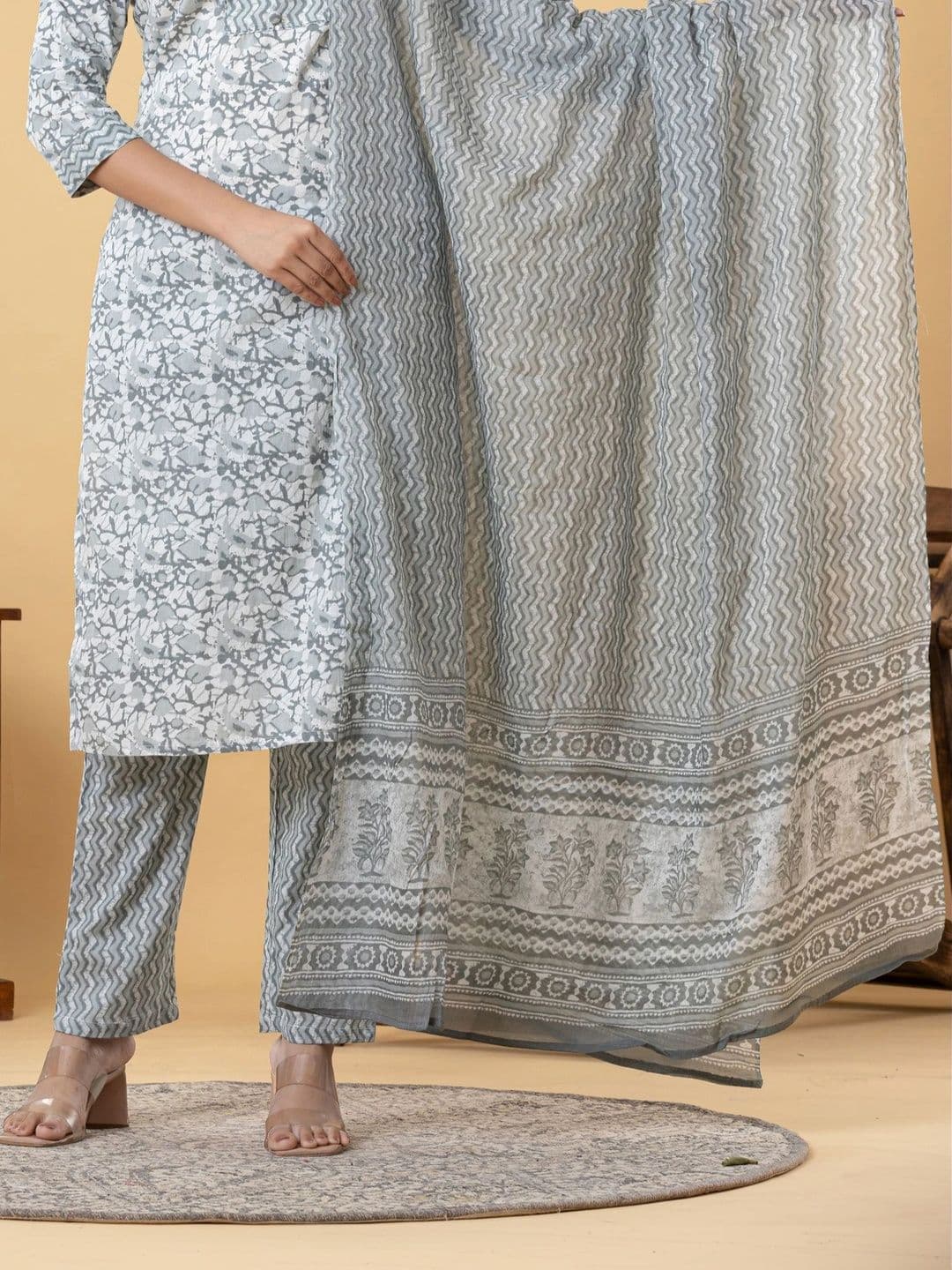 HOUSE OF ELVARA Women Floral Printed Regular Pure Cotton Kurta with Trousers & With Dupatta - view 1
