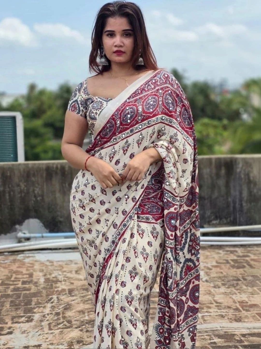 JAY NAGNATH FAB Floral Mirror Work Silk Blend Heavy Work Mysore Silk Saree - view 1