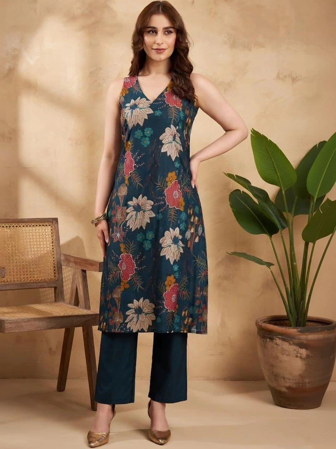 SANTOLIYA Women Floral Printed Regular Kurta with Palazzos - view 1