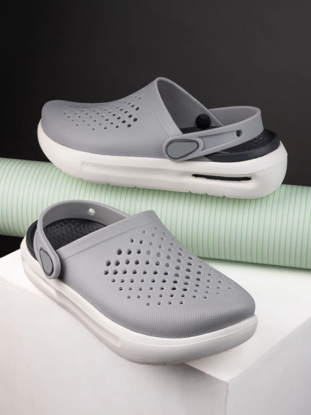 Roadster Men Clogs - view 1