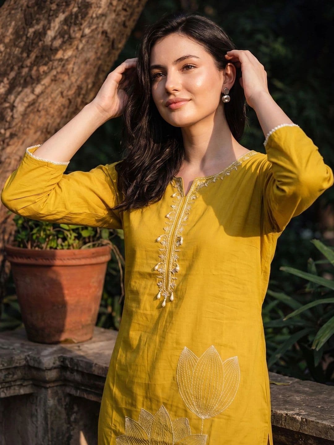 Indo Era Women Ethnic Motifs Embroidered Thread Work Kurta - view 1