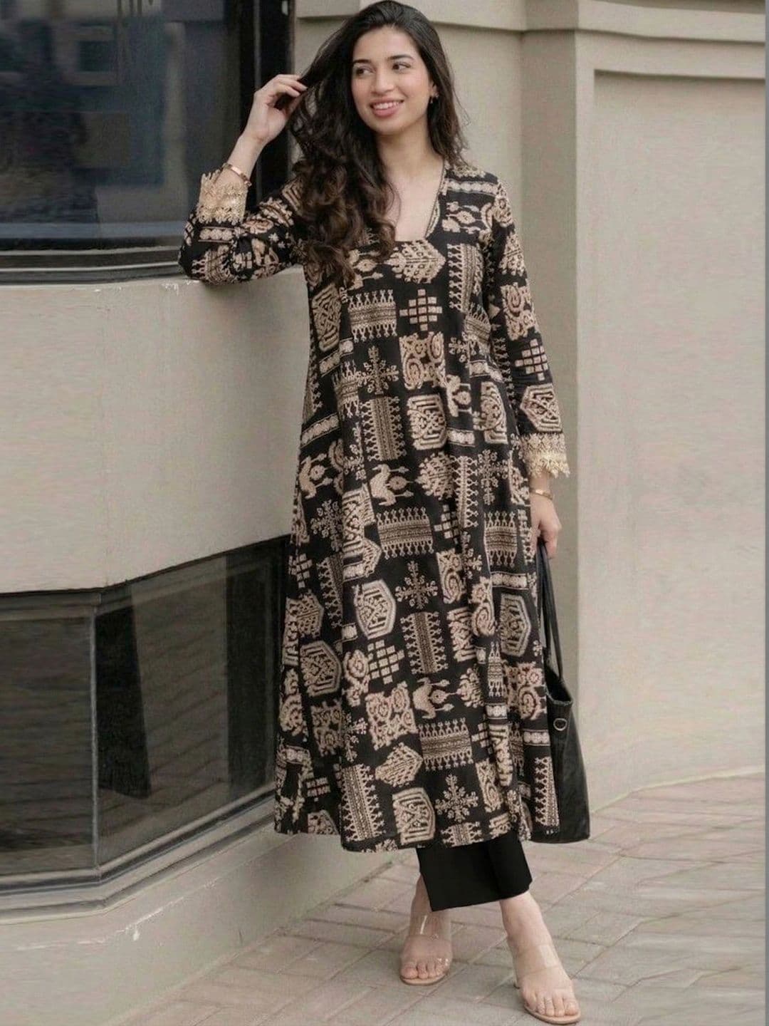 Aaghnya Women Printed Regular Kurta with Palazzos - view 1