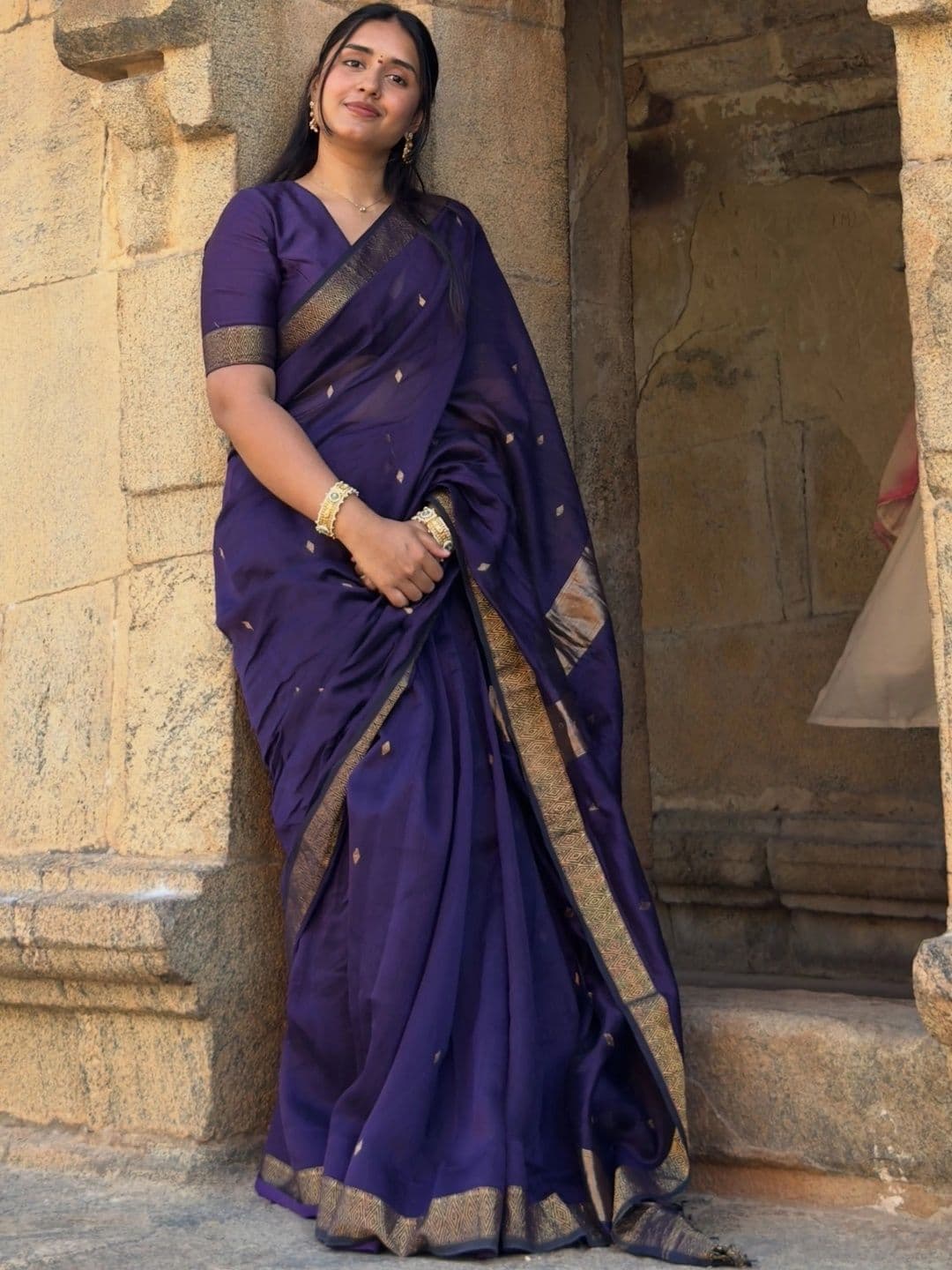 vastranagari Floral Zari Heavy Work Banarasi Saree - view 1