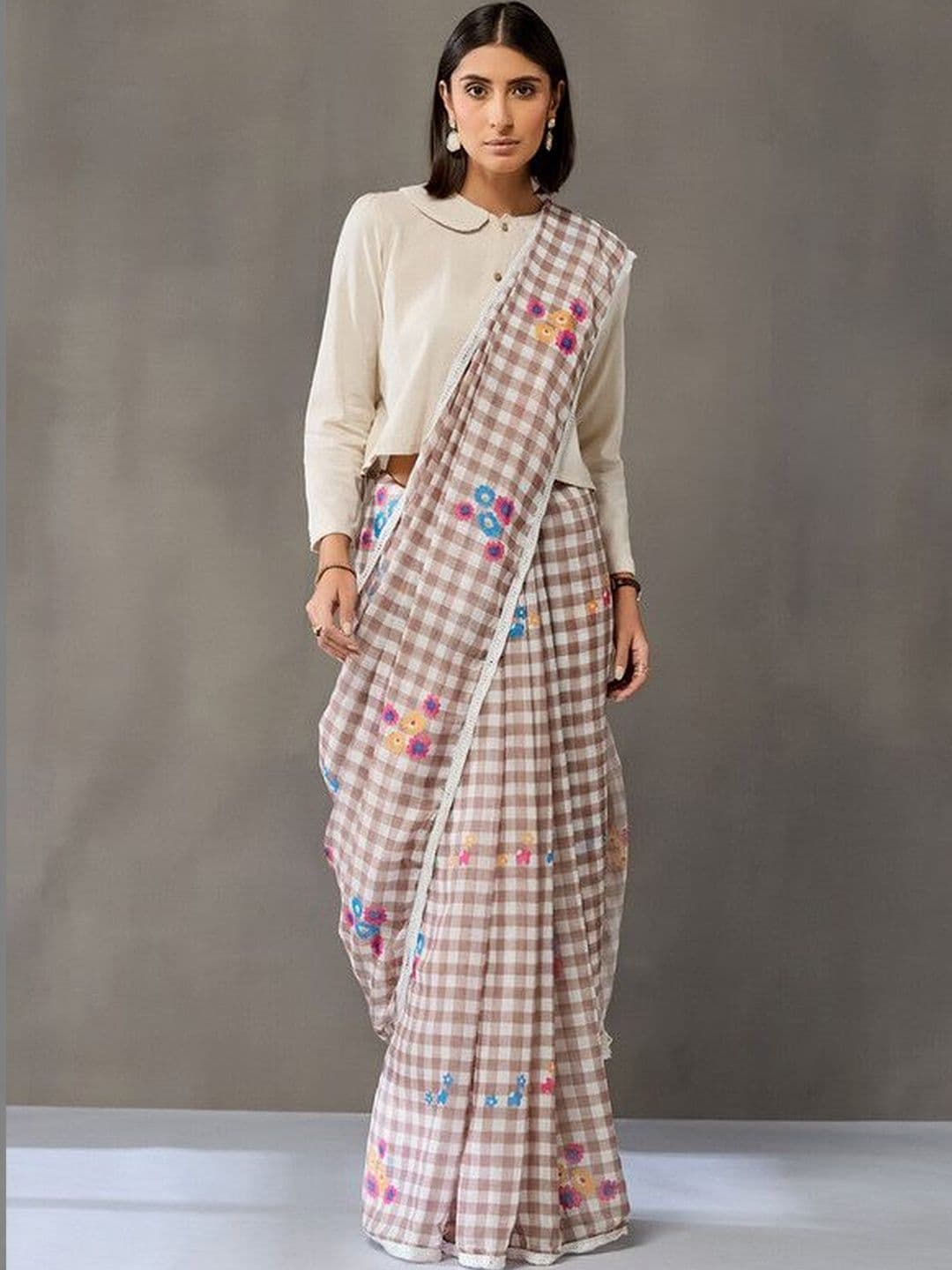 Navibhu Tailored Floral Embroidered Pure Linen Saree - view 1