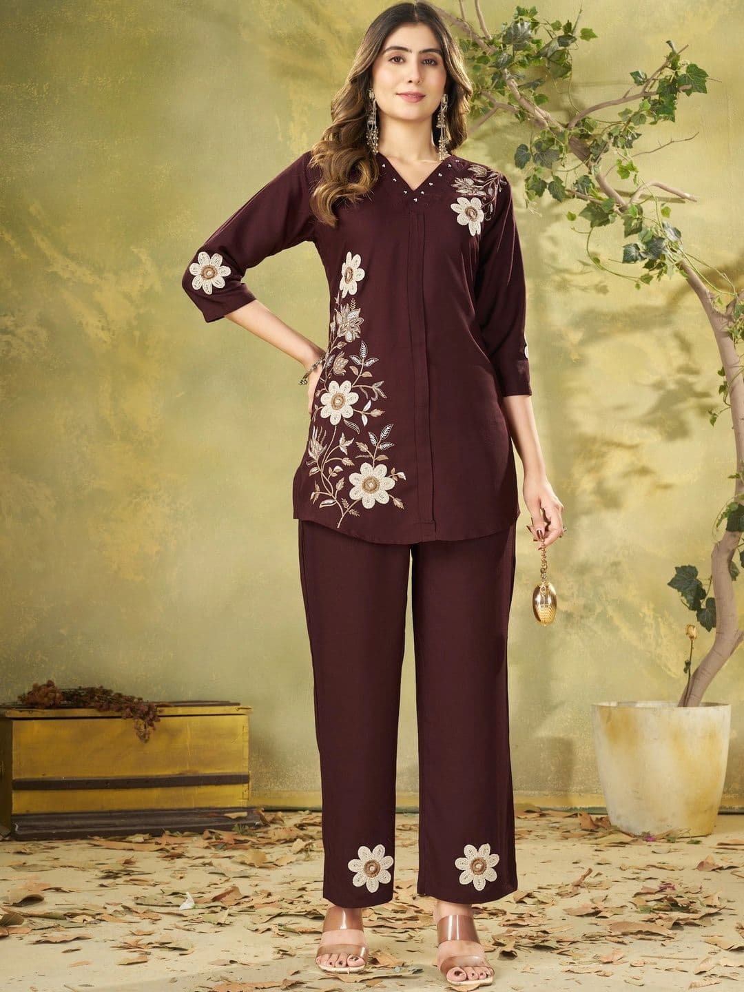 DIVASTRI Women Floral Embroidered Regular Thread Work Kurti with Trousers - view 1