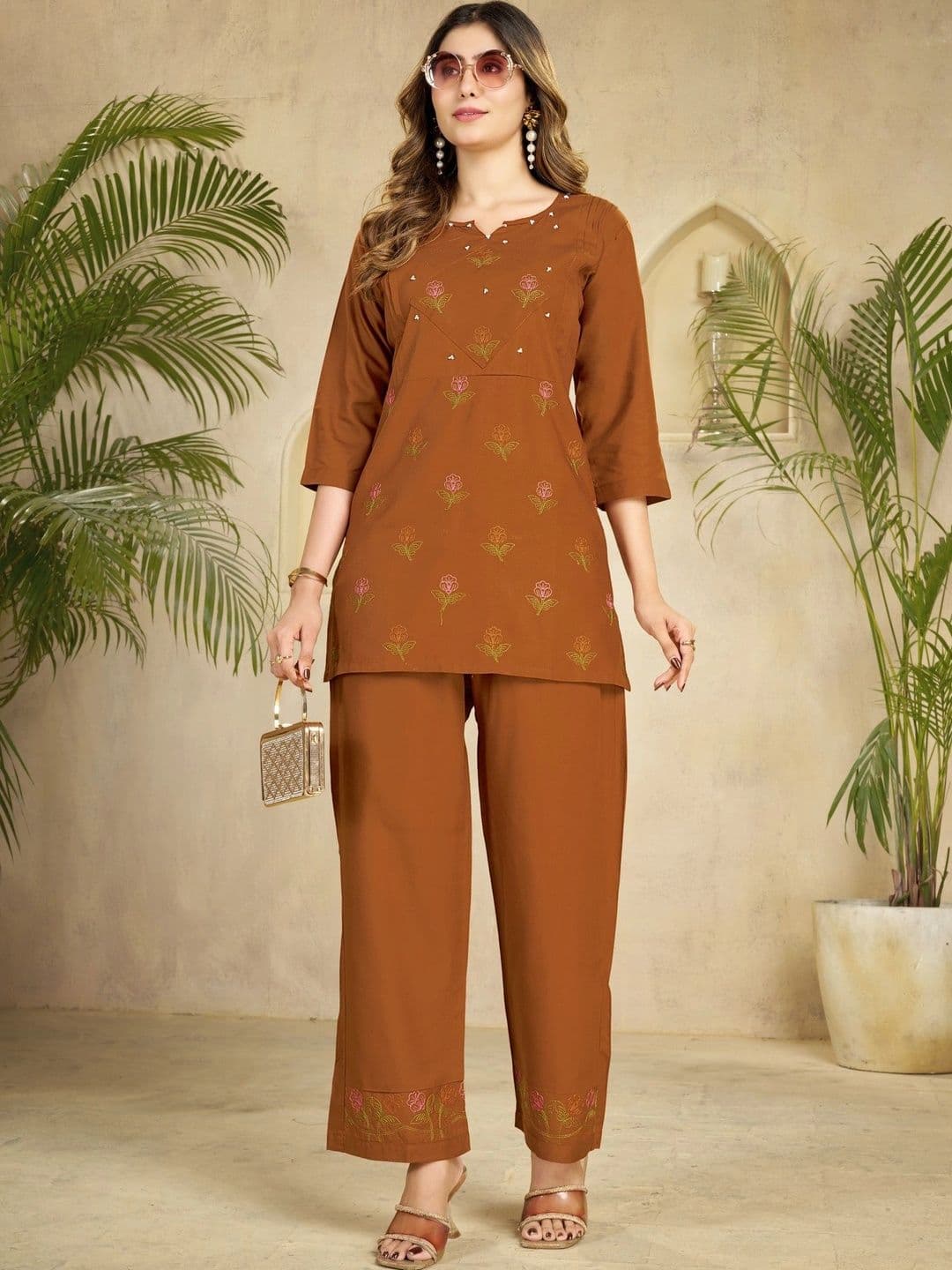 Panzora Women Floral Embroidered Regular Thread Work Kurta with Palazzos - view 1