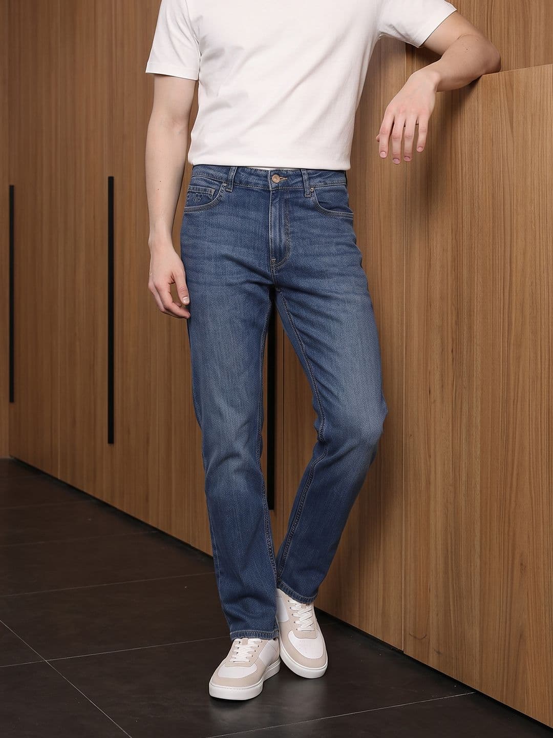 Aeropostale Men Straight Fit Light Fade Stretchable Jeans - view 1