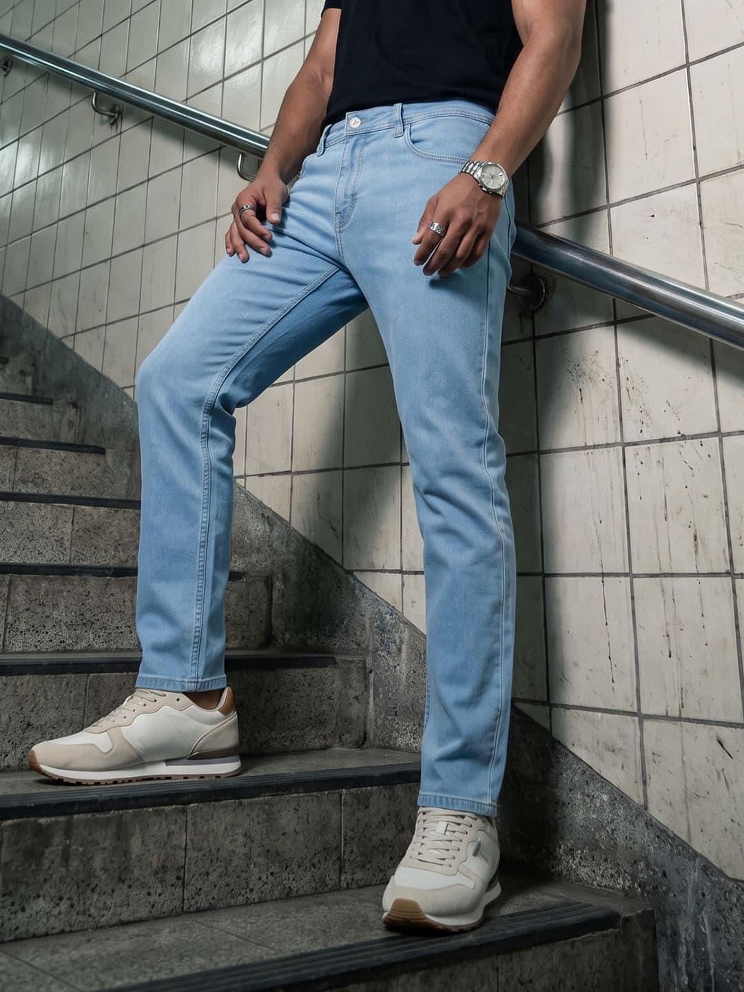 Roadster Men Slim Fit Mid-Rise Light Fade Stretchable Jeans - view 1