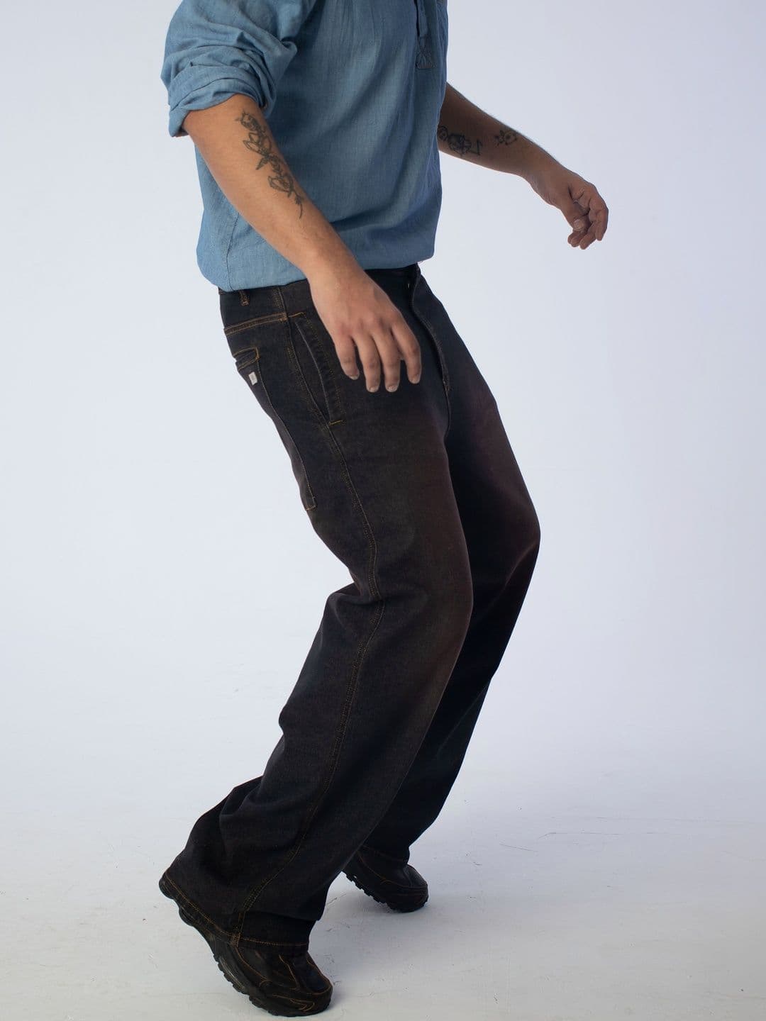 Bluejam Men Comfort Relaxed Fit Mid-Rise Light Fade Jeans - view 1