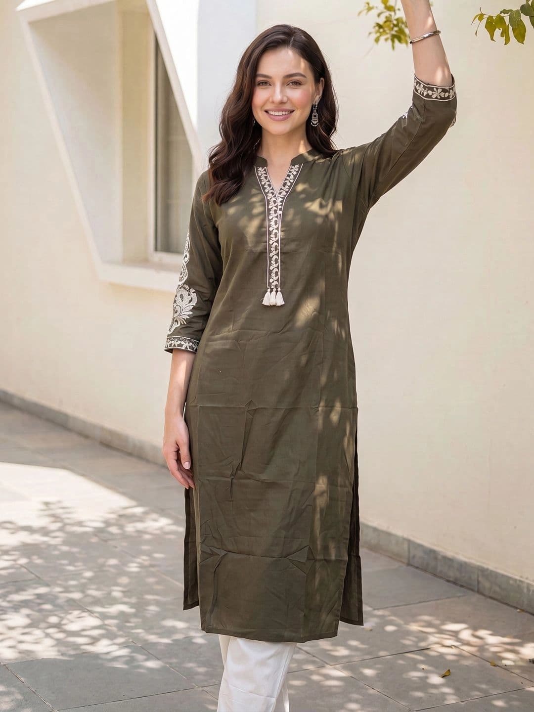 Indo Era Women Ethnic Motifs Embroidered Thread Work Kurta - view 1
