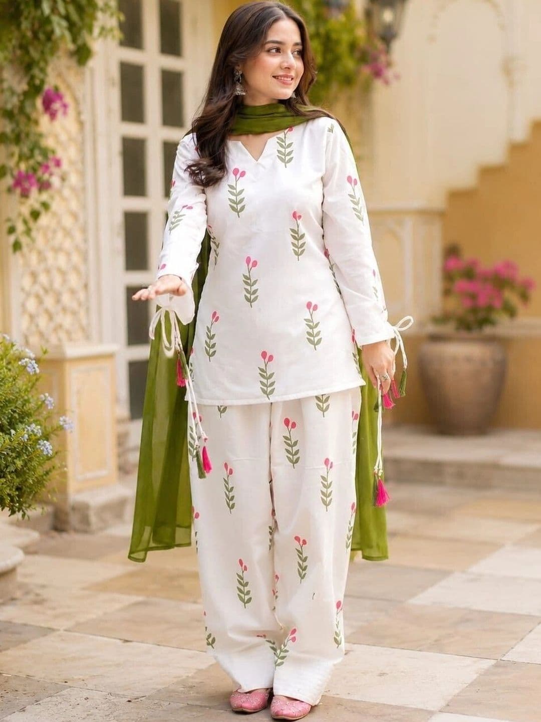 MARIONETTEFASHION Women Floral Printed Regular Pure Cotton Kurta with Palazzos & With Dupatta - view 1