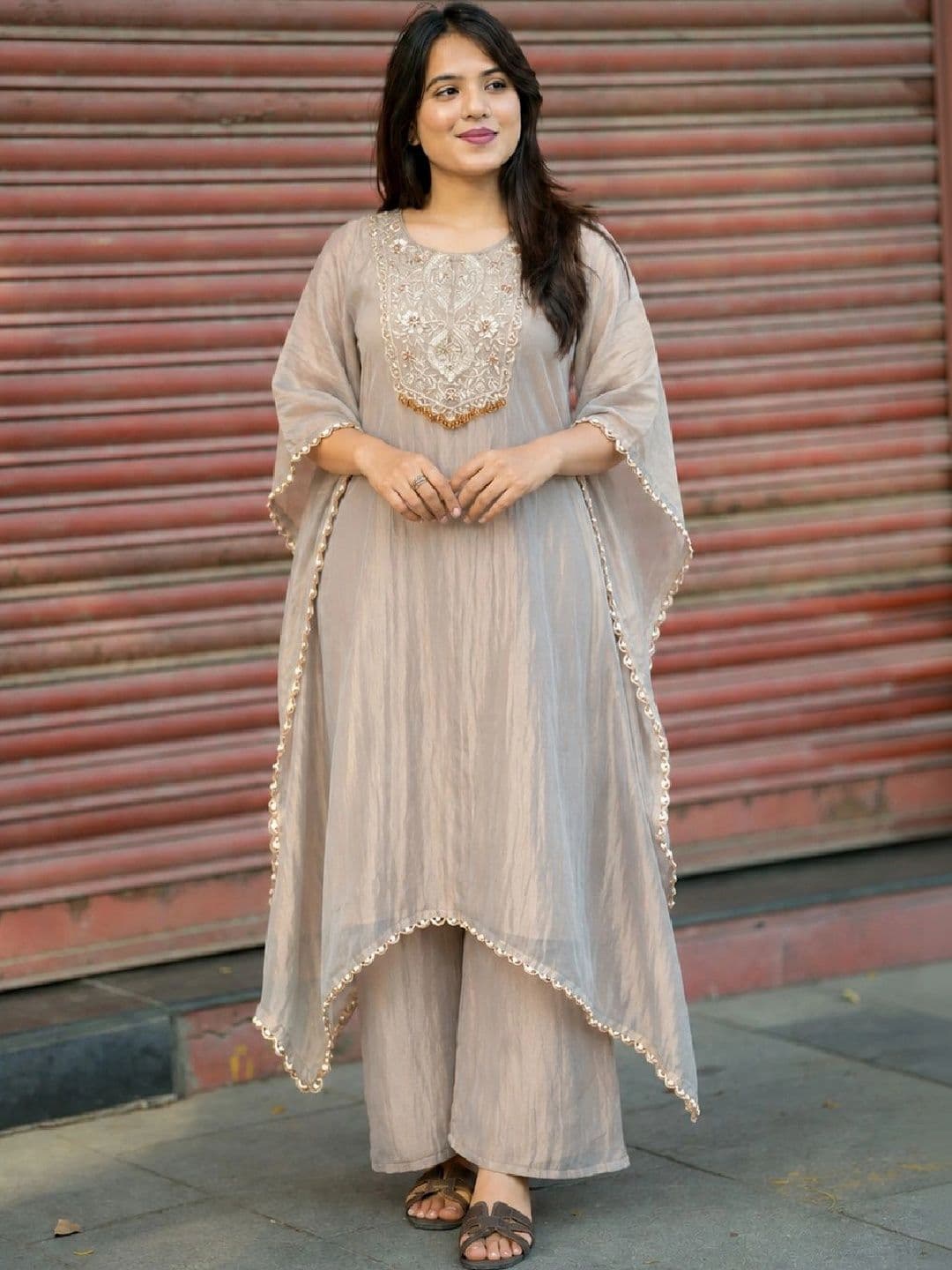 Sangria Women Ethnic Motifs Embroidered Regular Thread Work Kurta with Palazzos - view 1