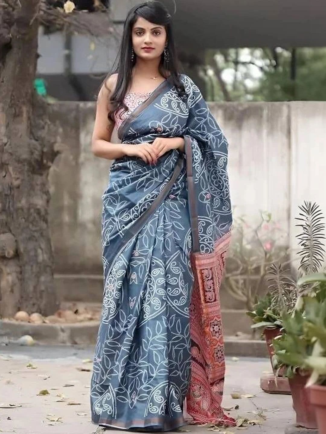 RJ CREATION Ethnic Motifs Zardozi Pure Cotton Saree - view 1