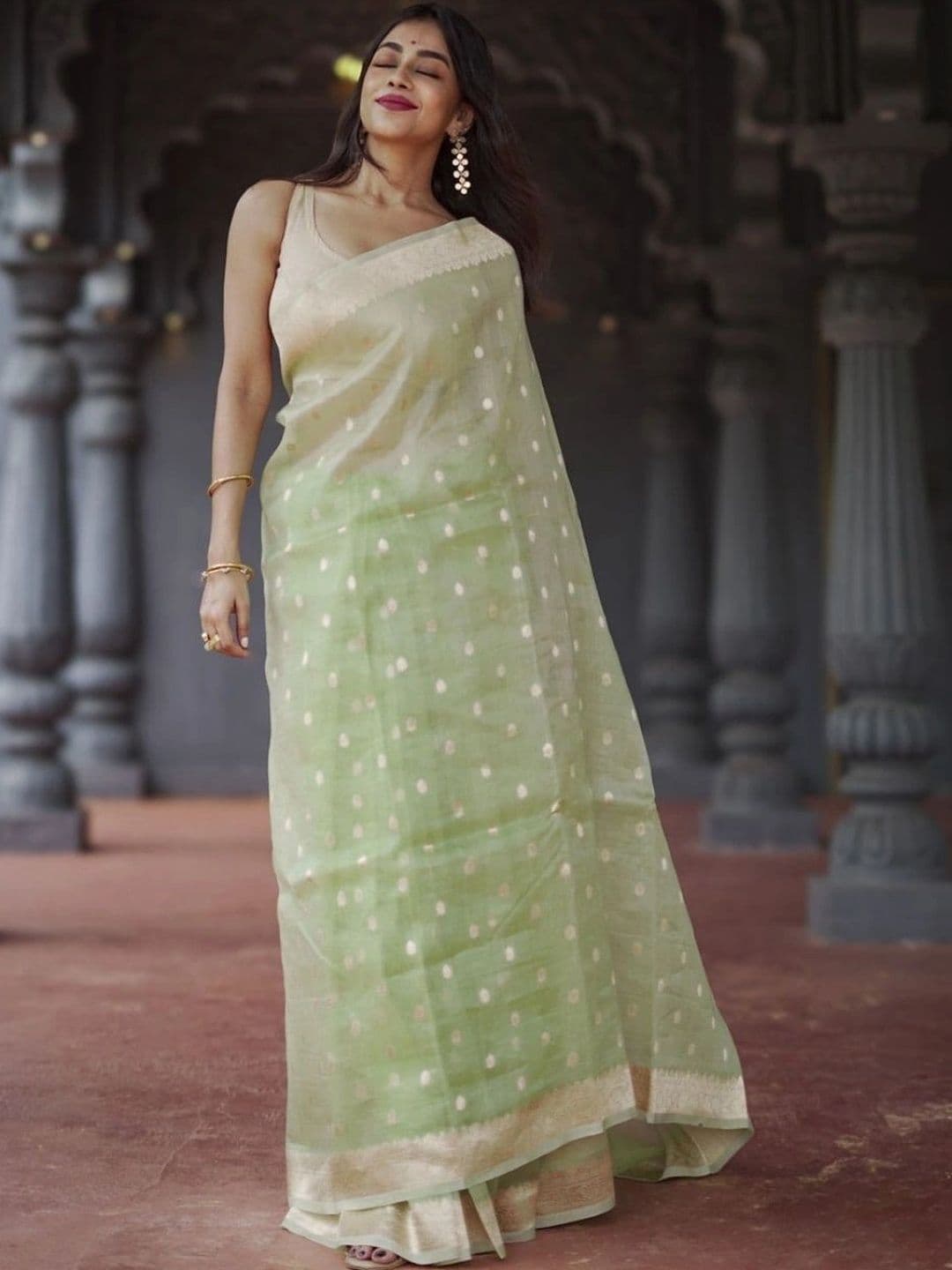 Sangria Paisley Zari Pure Linen Designer Saree - view 1