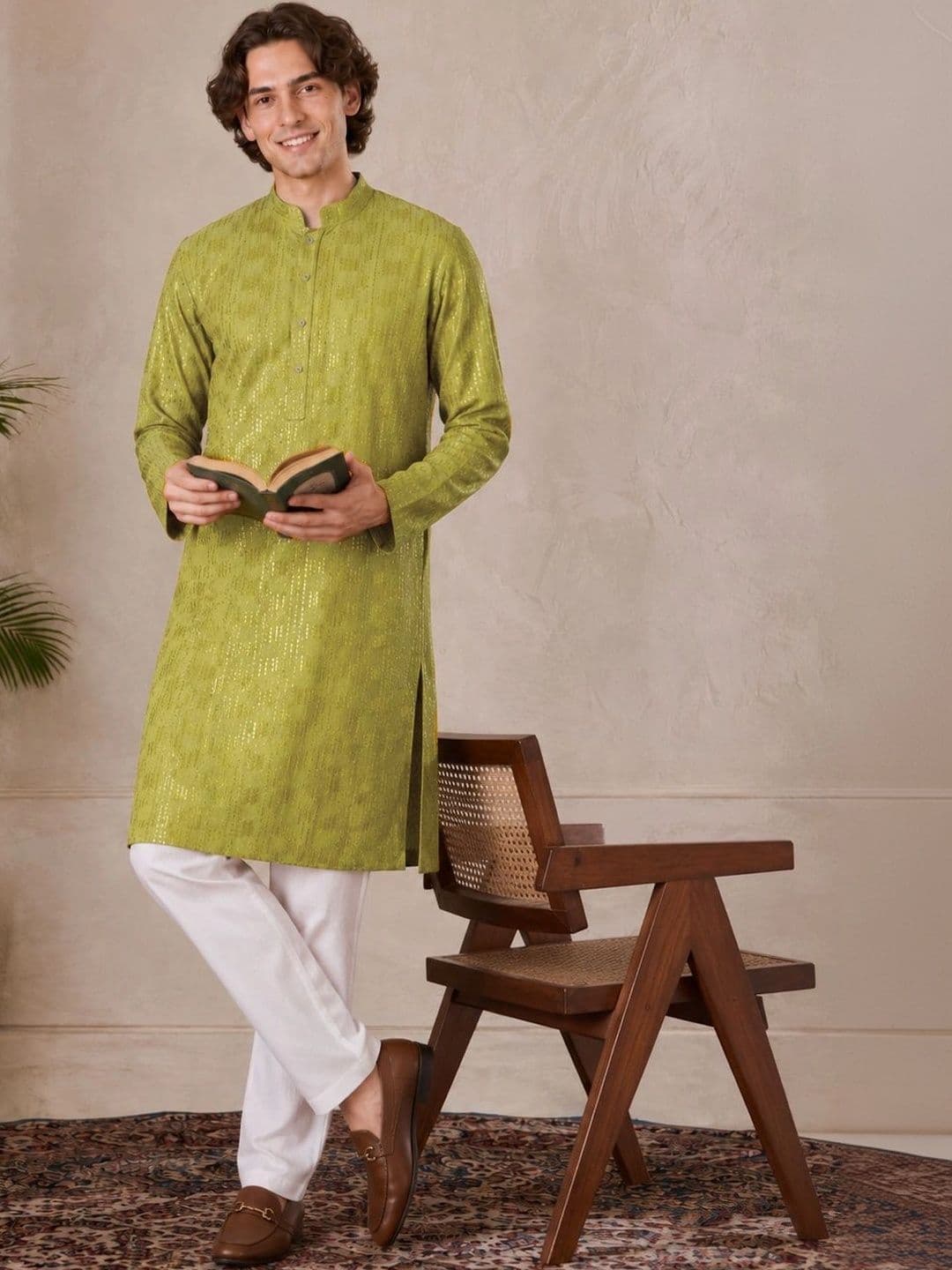 House of Pataudi Men Embroidered Sequinned Kurta - view 1