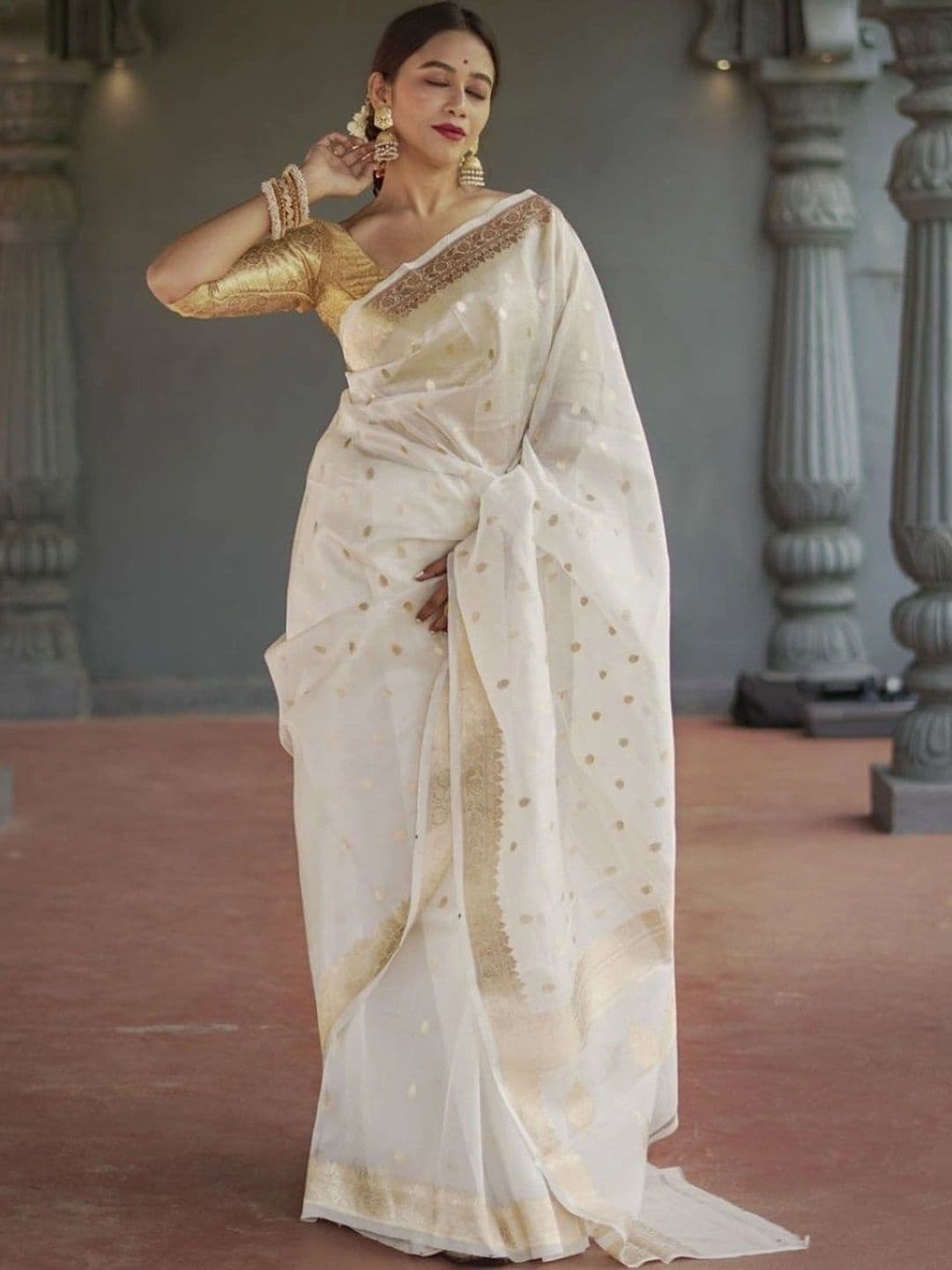 Sangria Paisley Zari Pure Linen Designer Saree - view 1