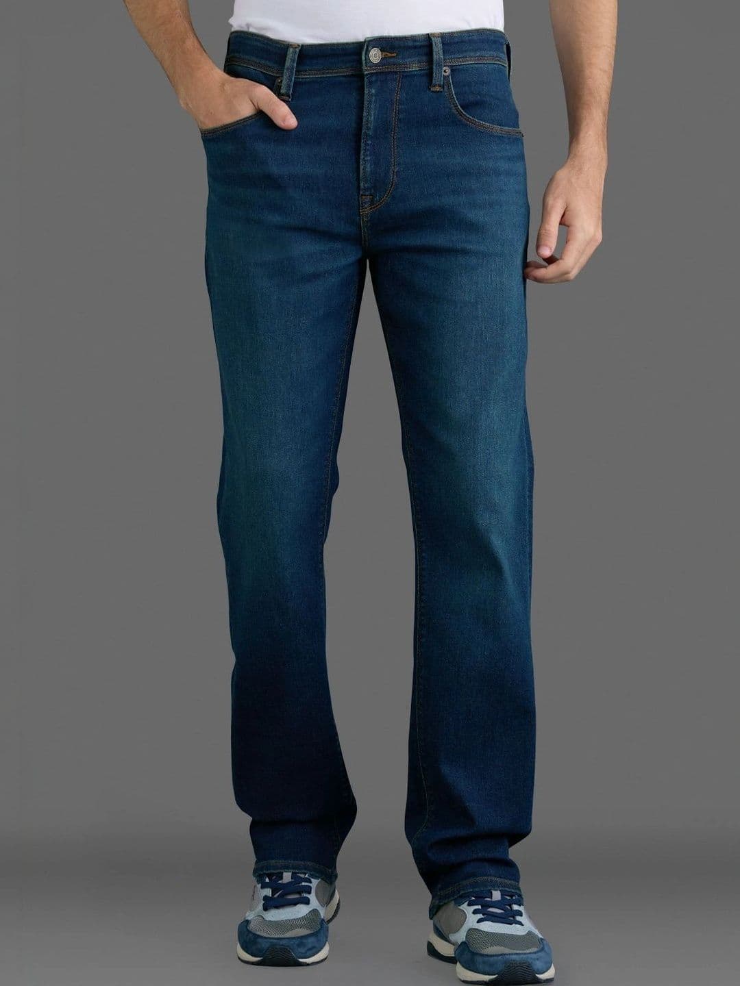 Pepe Jeans Men Holborne Straight Fit Mid-Rise Light Fade Stretchable Jeans - view 1