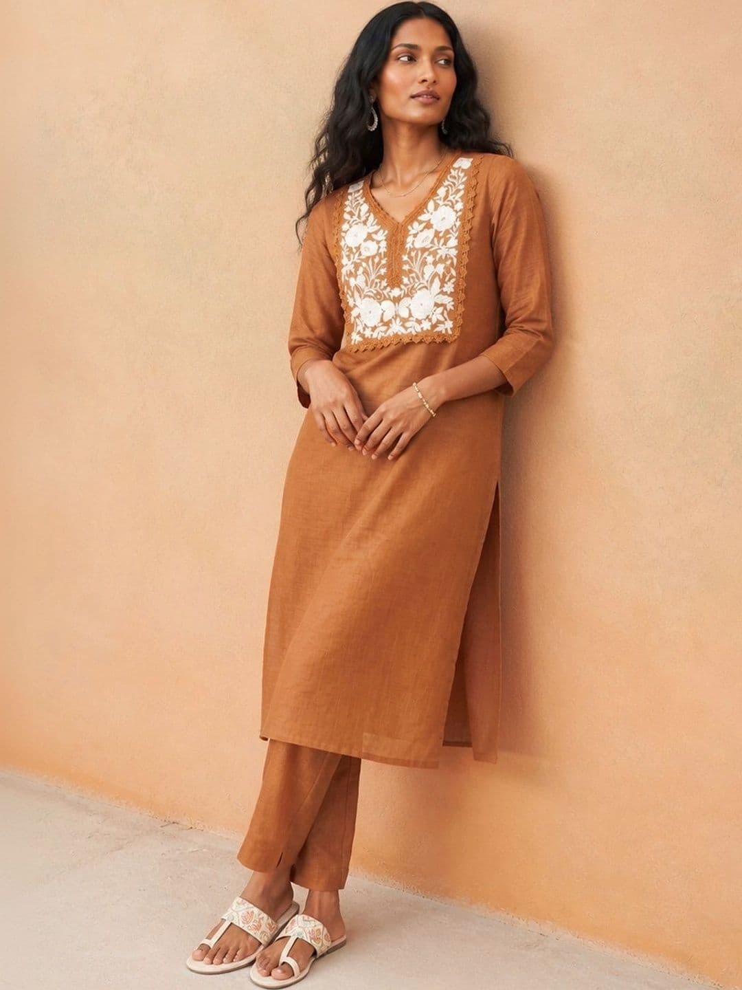 max Women Embroidered Regular Thread Work Kurta with Trousers - view 1