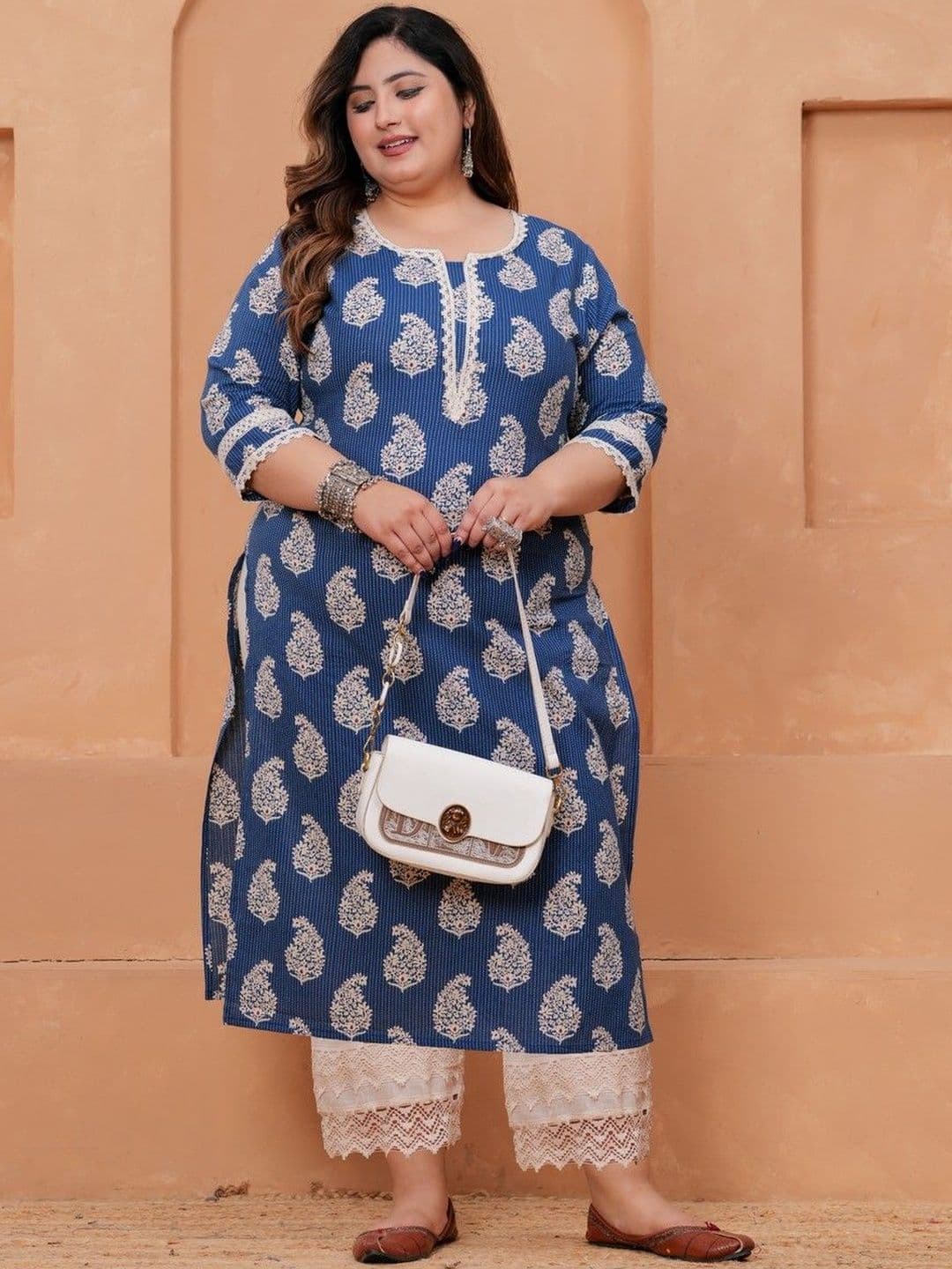 Wilshire Women Ethnic Motifs Embroidered Thread Work Floral Kurta - view 1