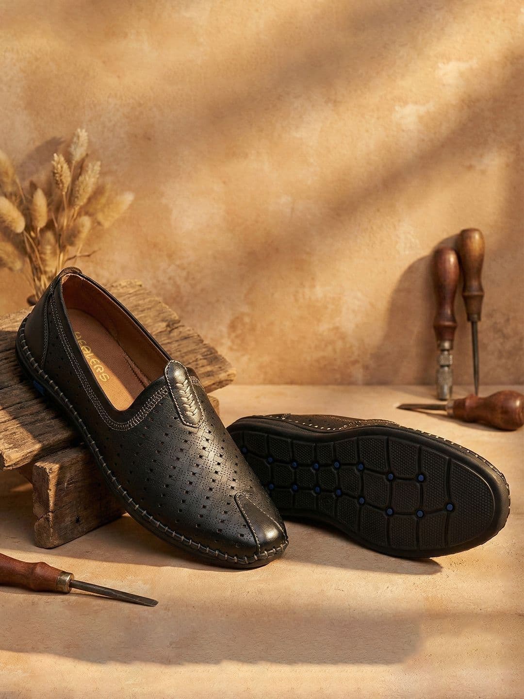 Liberty Fortune Men Black & Tan Cushioned Slip-On Smart-Casual Loafers - view 1