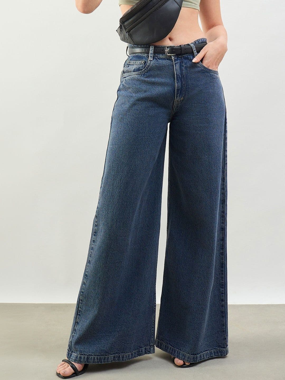SASSAFRAS BASICS Women Wide Leg Low-Rise Light Fade Jeans - view 1