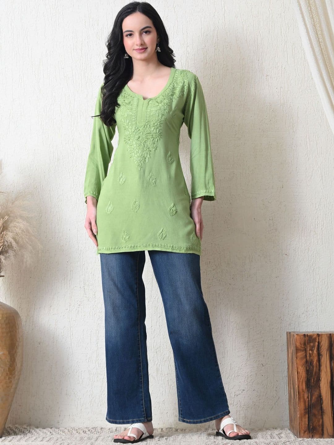 Syrish Ethnic Motifs Embroidered V-Neck Chikankari Chikankari Kurti - view 1