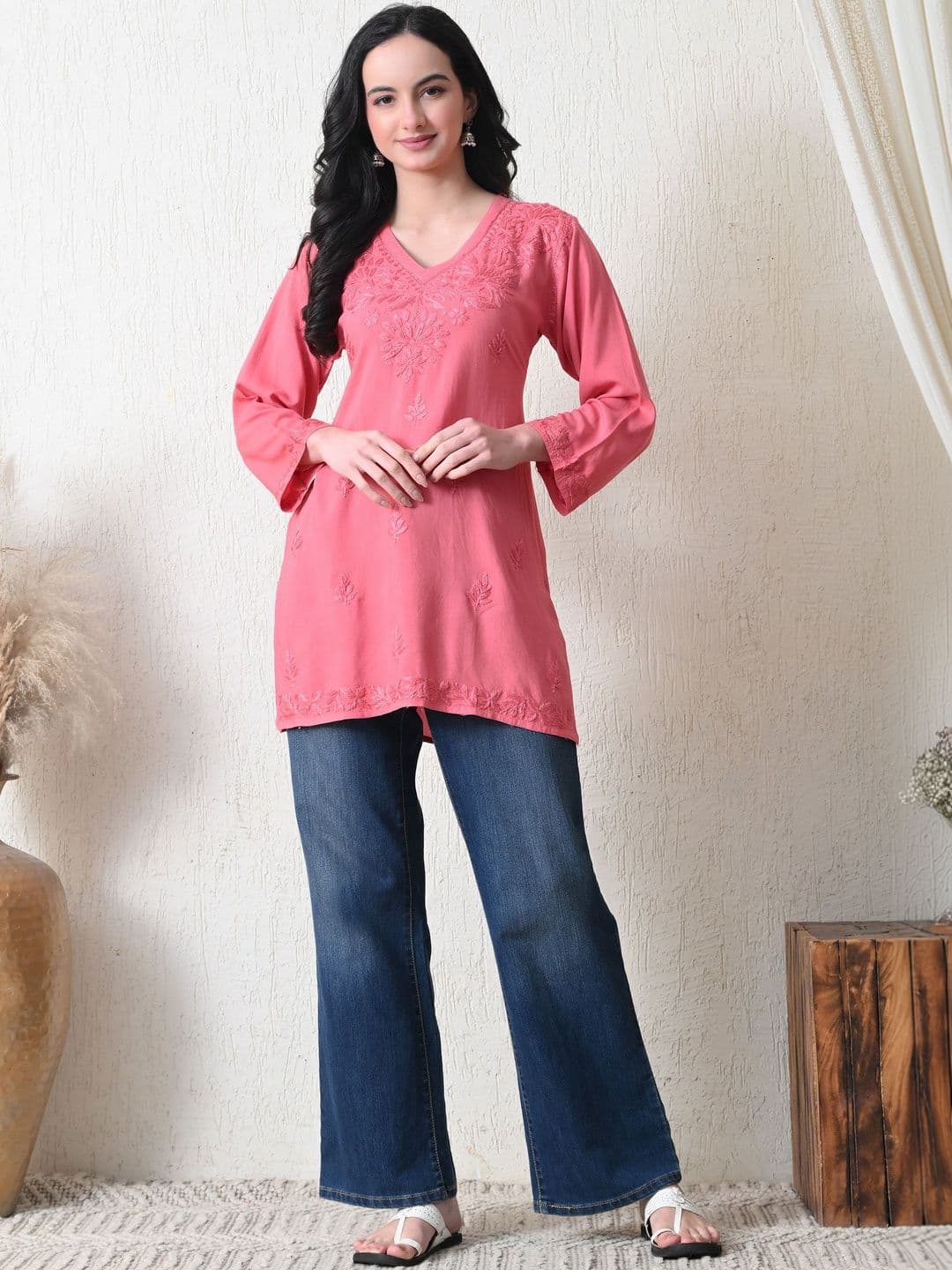 Syrish Ethnic Motifs Embroidered V-Neck Chikankari Chikankari Kurti - view 1