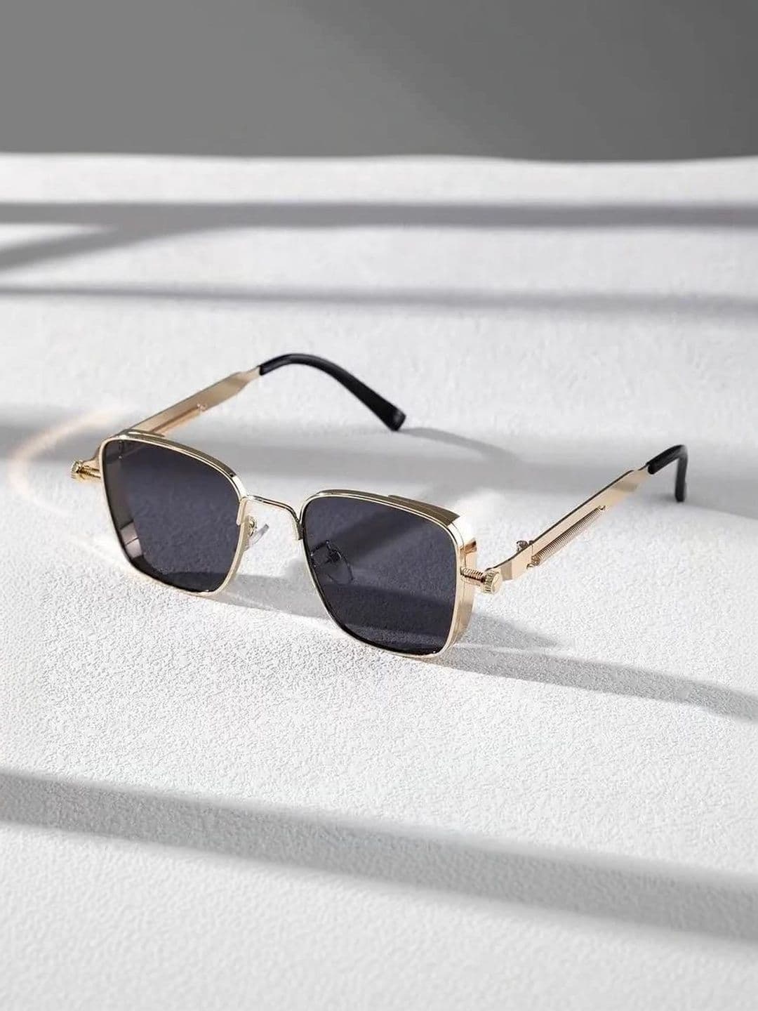 Artrue Unisex Black Lens & Gold-Toned Aviator Sunglasses with - view 1