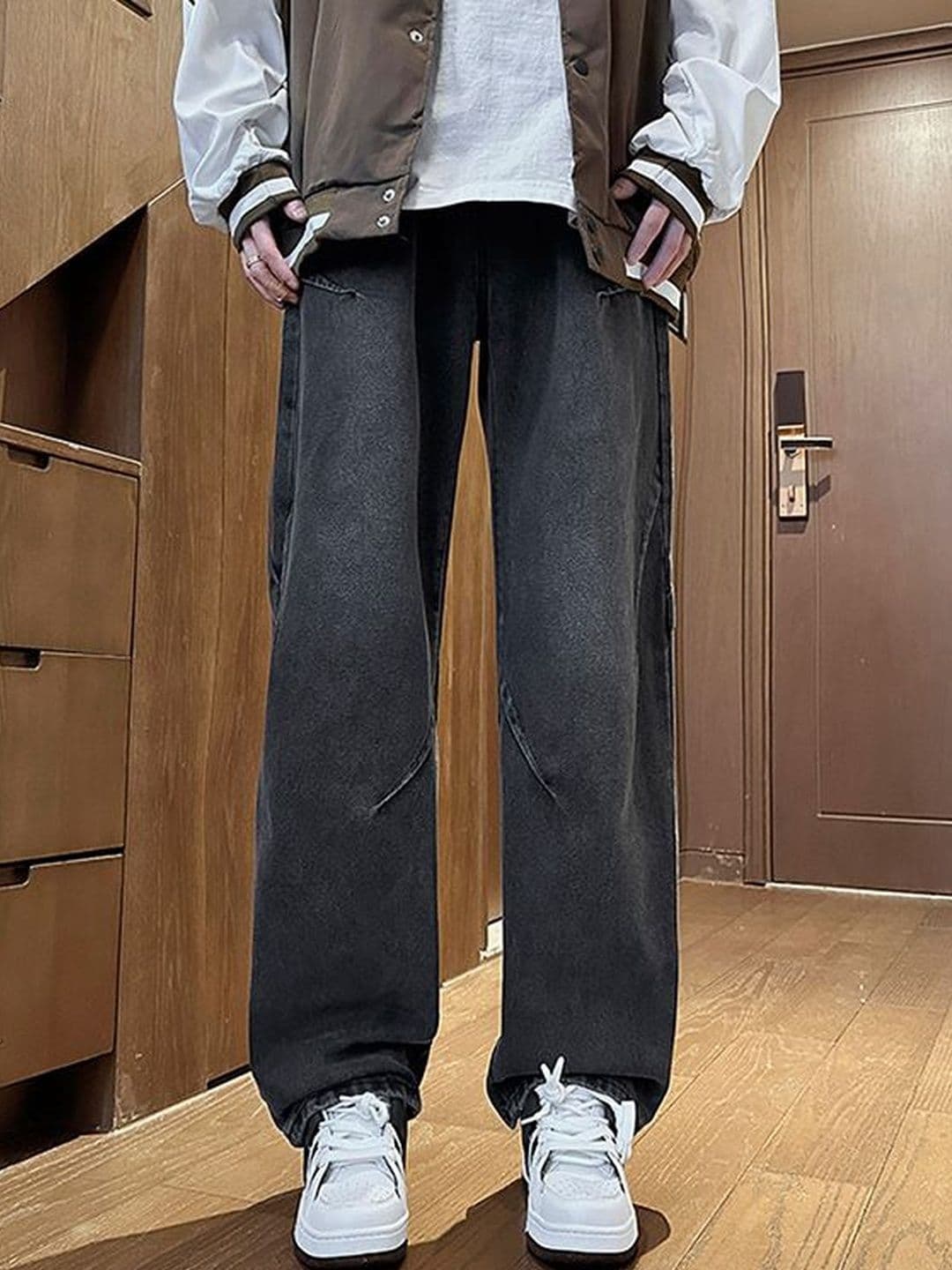 Suo Men Straight Fit Mid-Rise Light Fade Stretchable Jeans - view 1