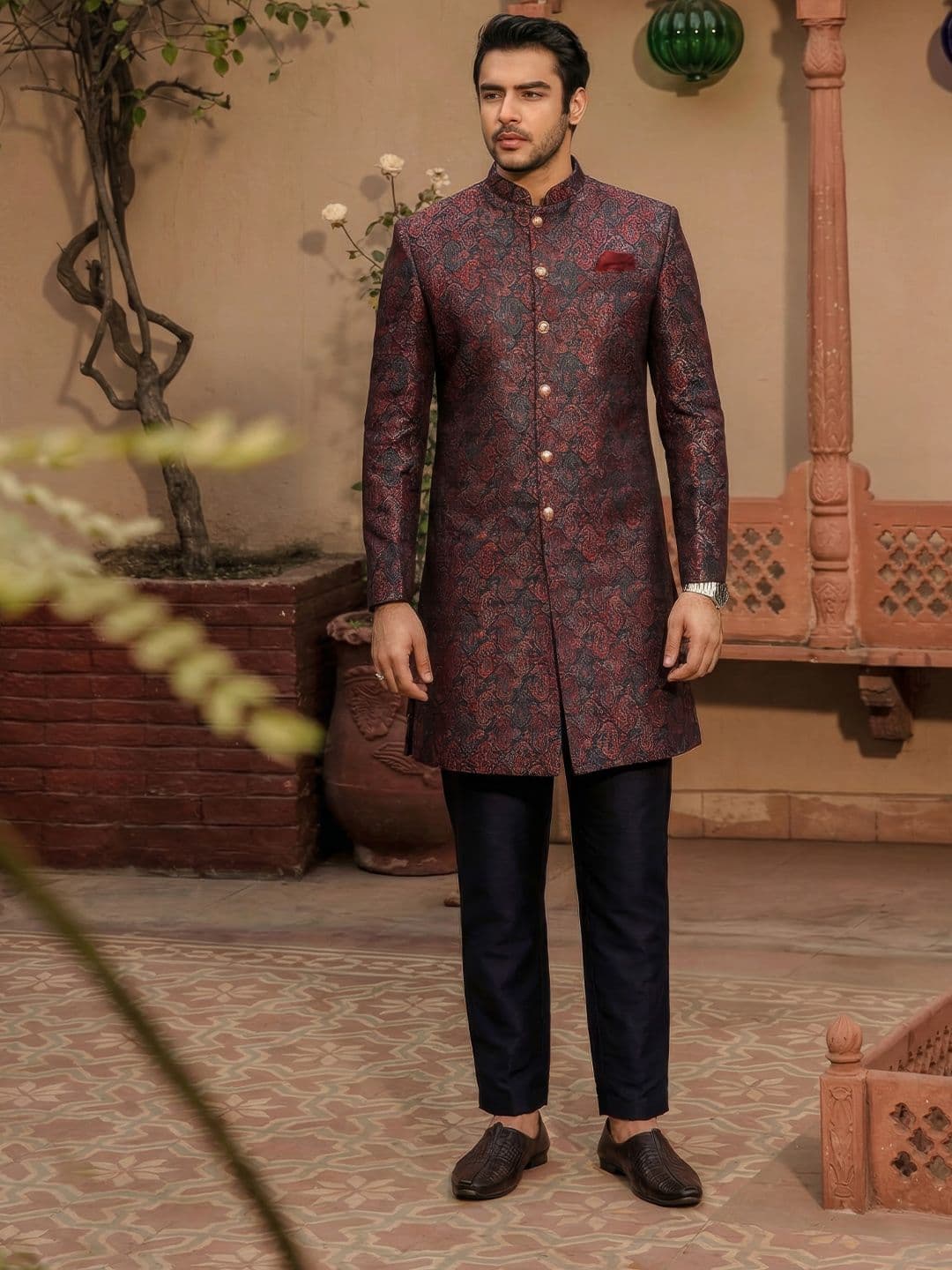 KISAH Men Woven-Design Indowestern Sherwani Set