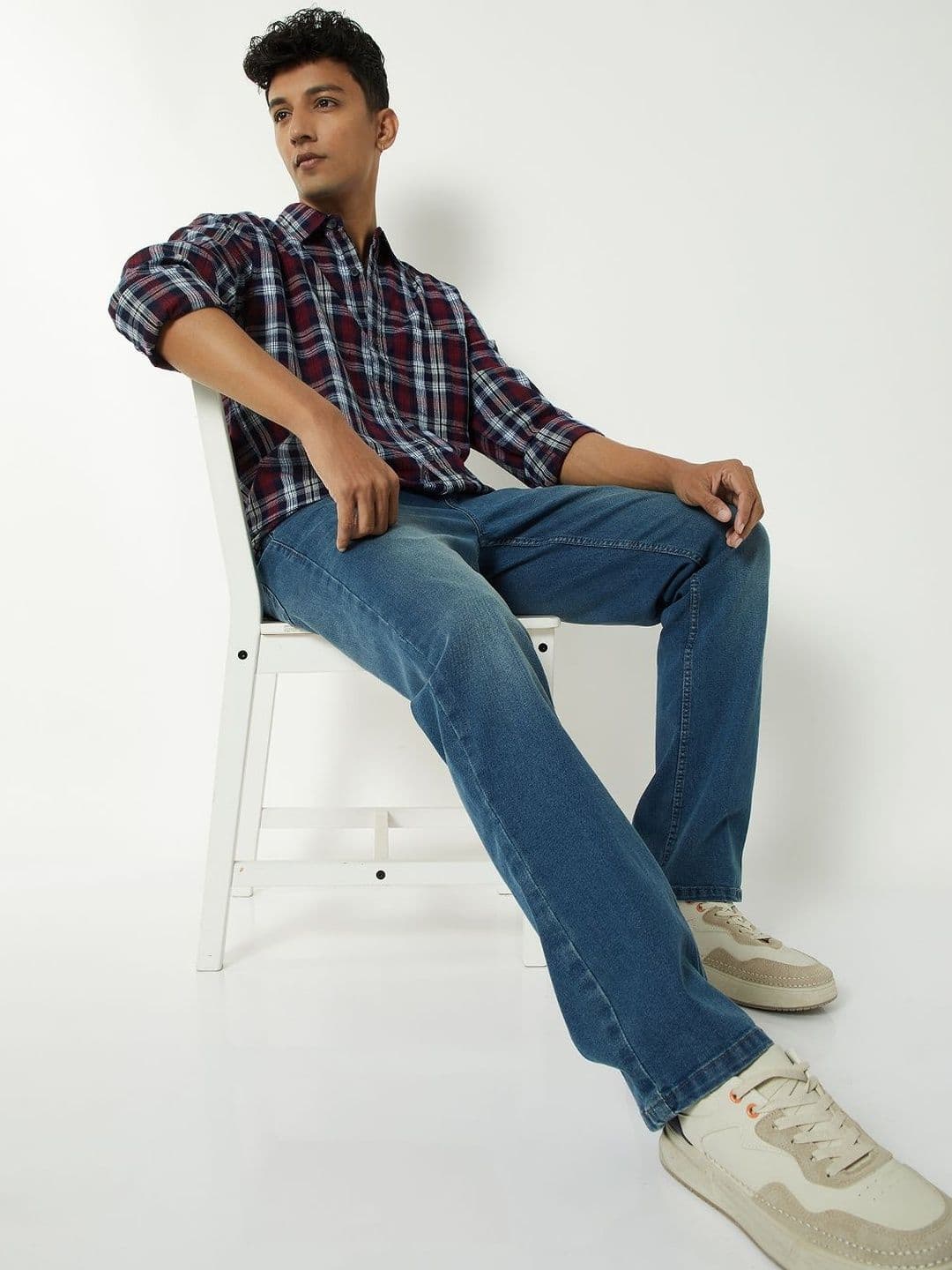 max Men Regular Fit Mid-Rise Light Fade Stretchable Jeans - view 1