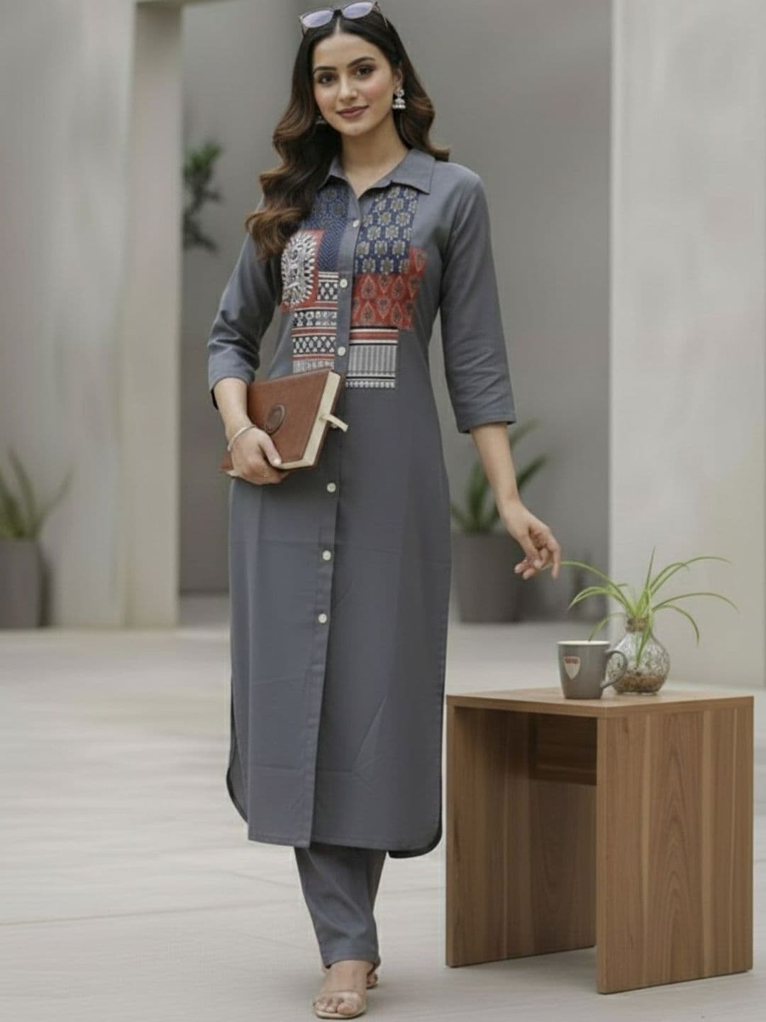 Varanga Women Ethnic Motifs Printed Regular Kurta with Trousers - view 1
