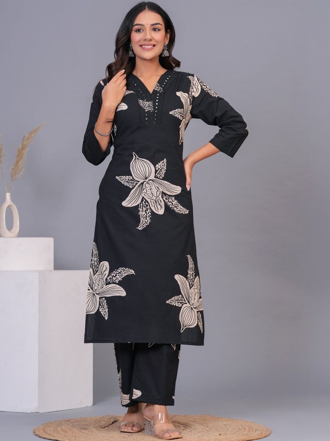 CTMTEX Women Floral Printed Regular Pure Cotton Kurta with Trousers - view 1