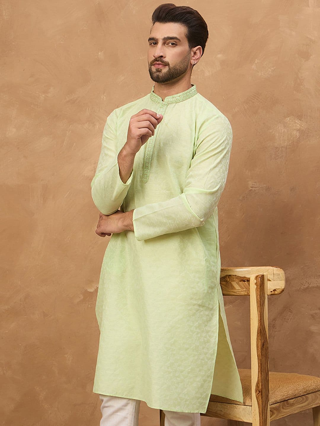 Ethnic Bay Men Embroidered Thread Work Kurta - view 1