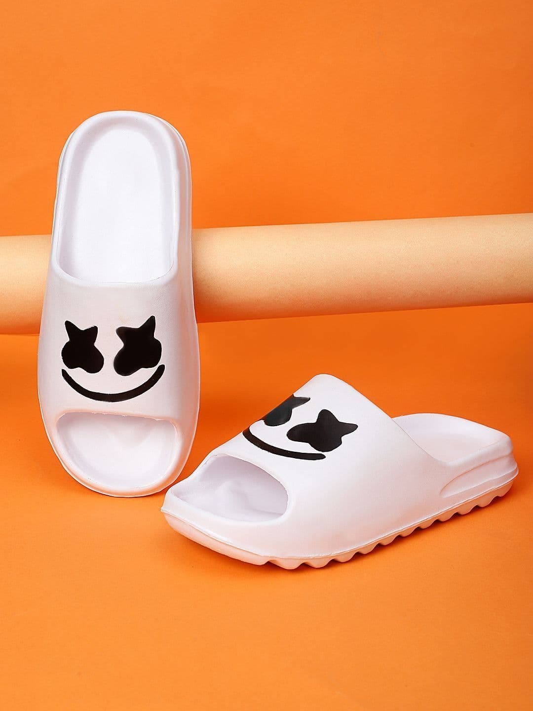 KAPYANSH Men Printed Sliders - view 1