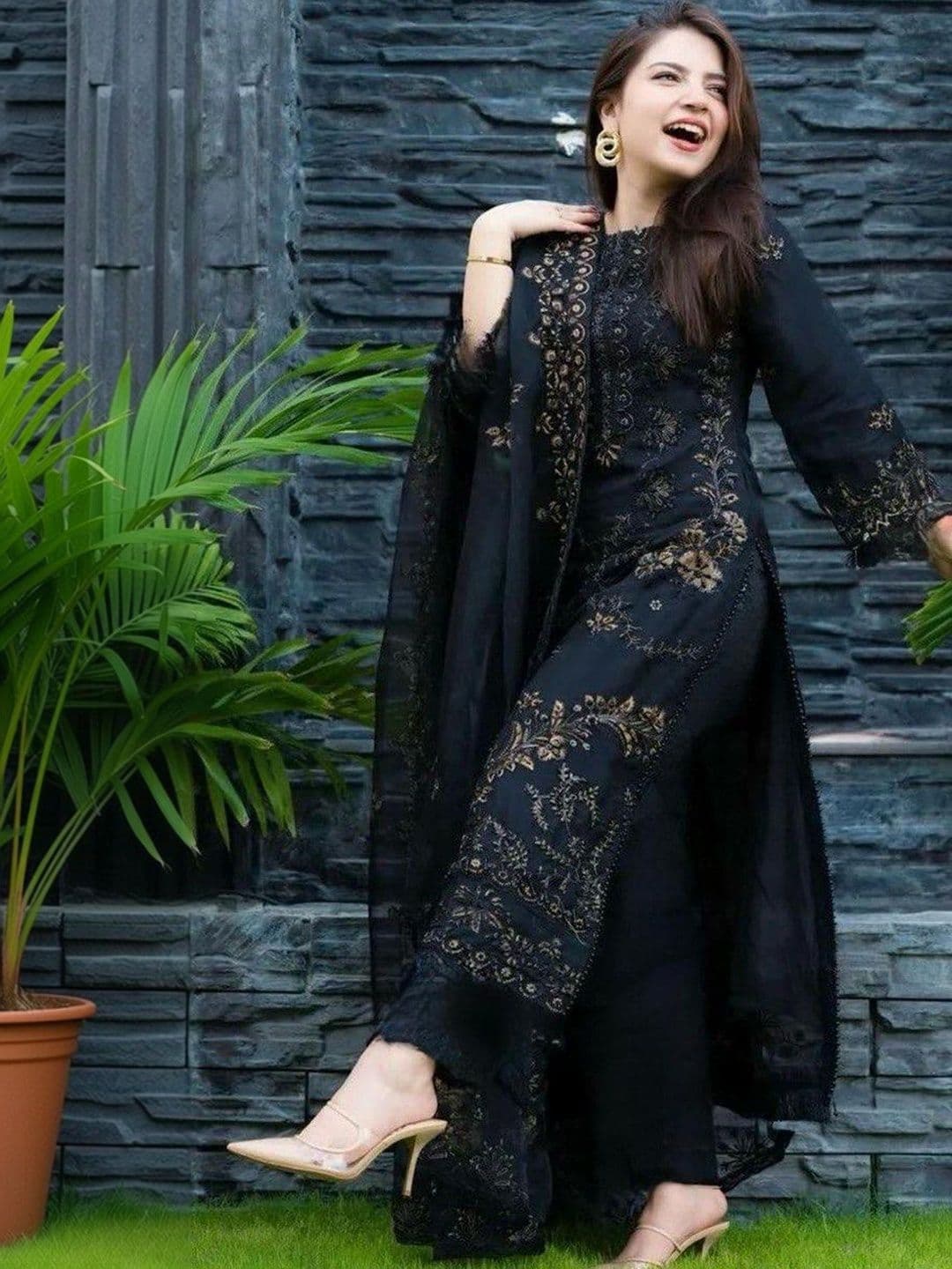 Reto Women Ethnic Motifs Embroidered Regular Thread Work Kurta with Palazzos & With Dupatta - view 1