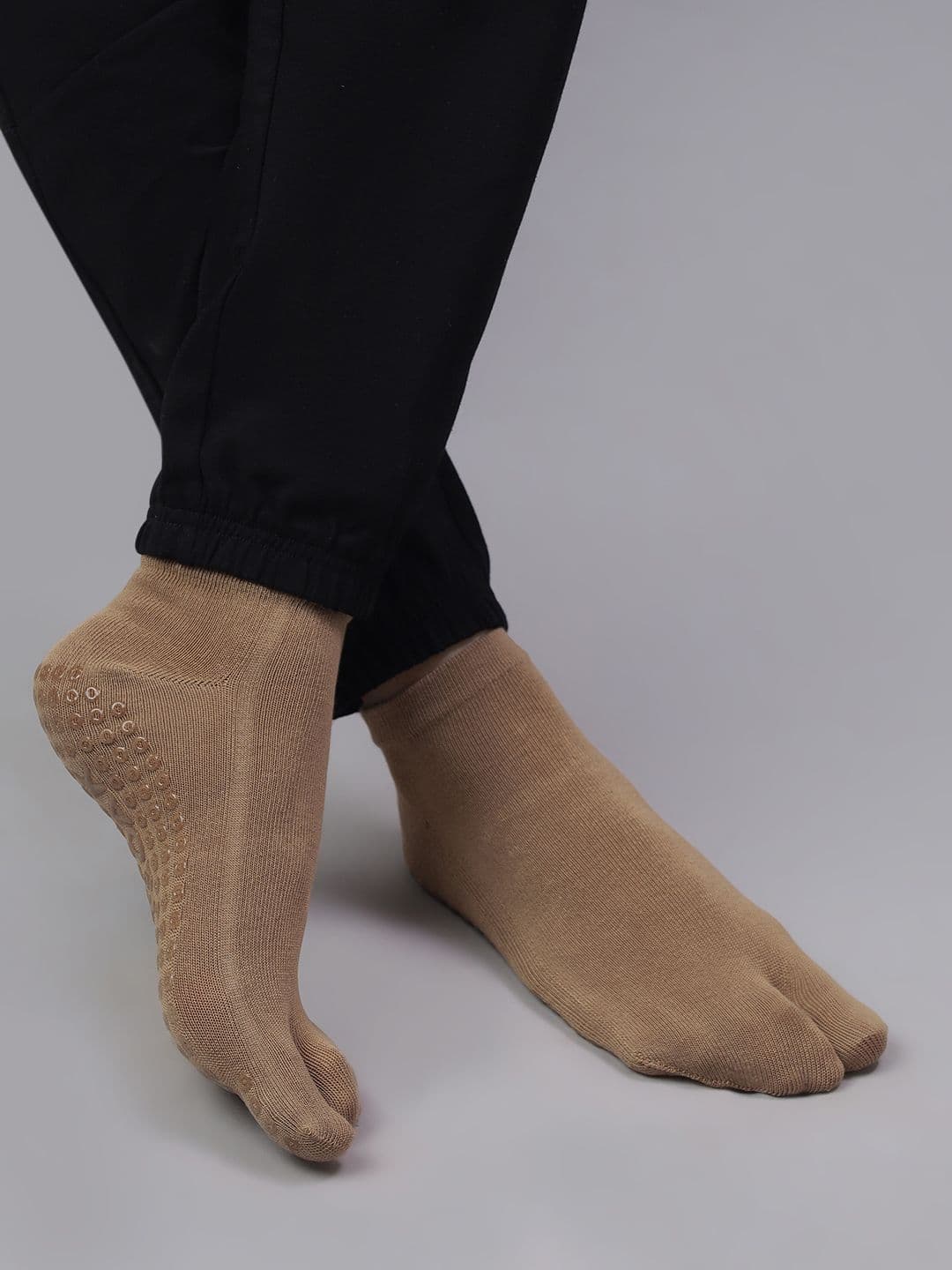 Mint & Oak Unisex Printed Anti-Slip Ankle Length Two-Toe Grip Socks - view 1