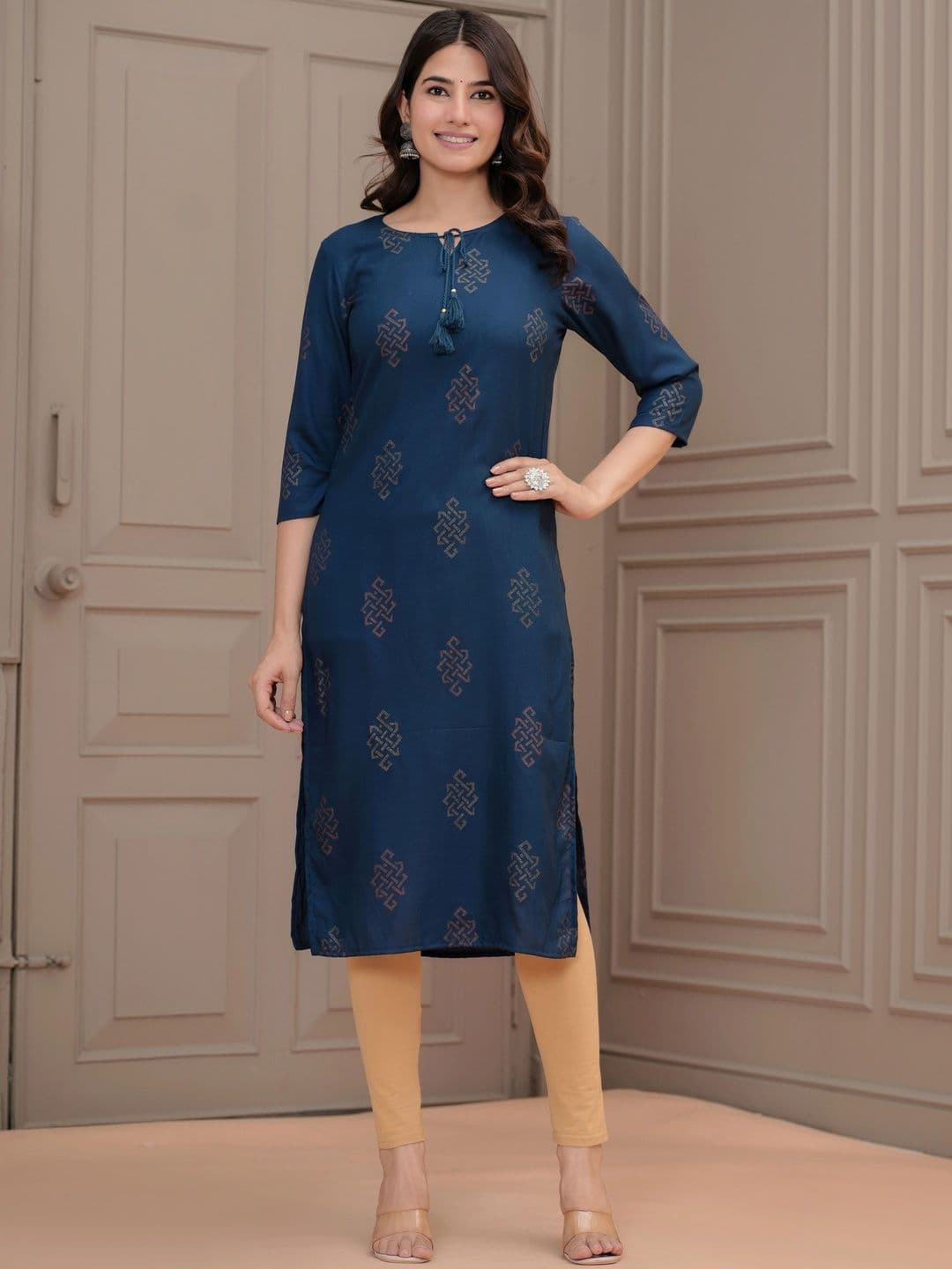 SR FAB Women Printed Thread Work Kurta - view 1