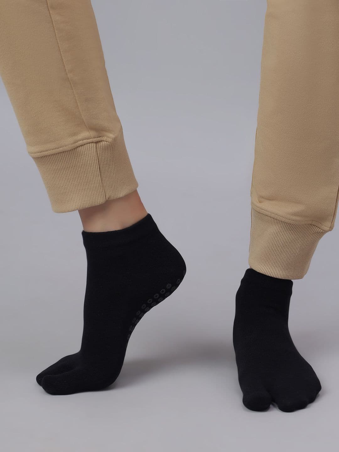 Mint & Oak Unisex Printed Anti-Slip Ankle Length Two-Toe Grip Socks - view 1